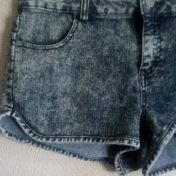 Forever 21 premium Denim Shorts - Picture 2 of 8